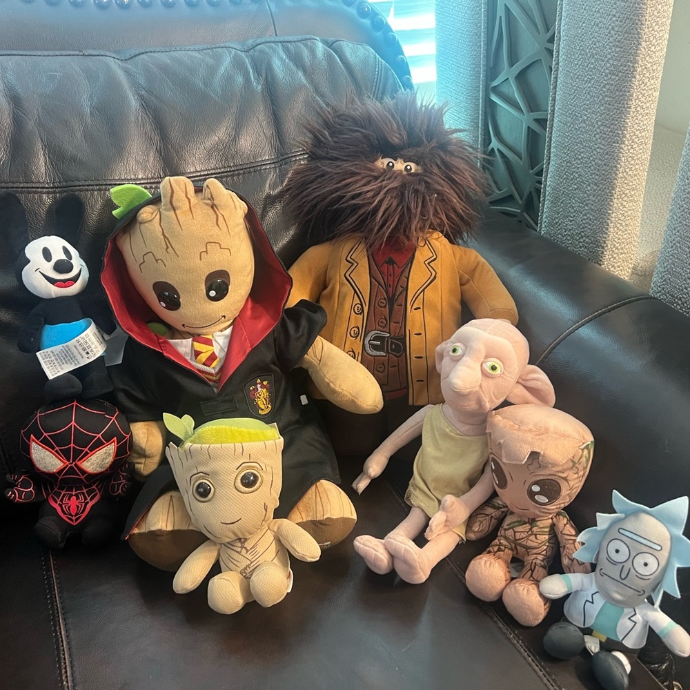 Groot Plush in Black Gryffindor Hoodie - Kids Soft Marvel-Inspired Stuffed Toy